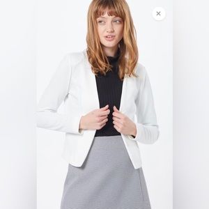 ICHI short blazer - White - Small - NWT - Great staple piece
